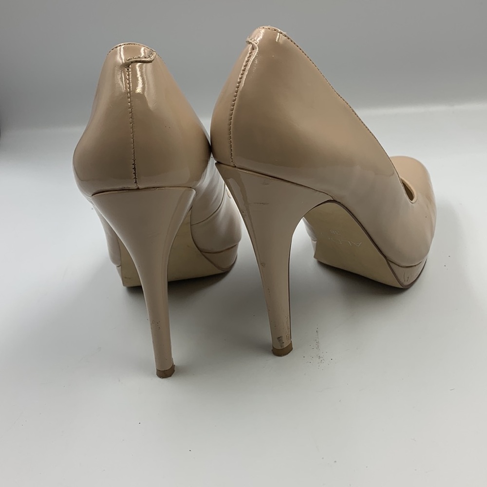 Nude high heel pumps. - Picture 3 of 5